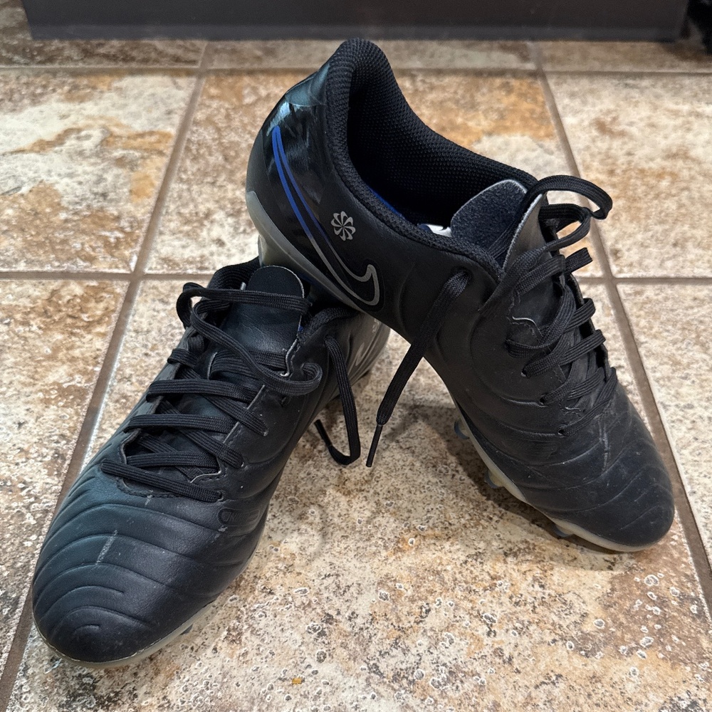Nike Soccer Cleats. 6.5 boys.
